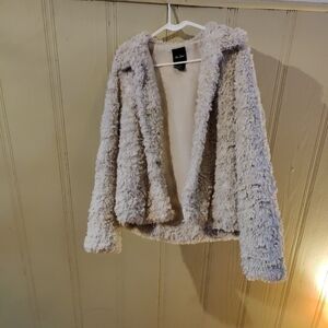 NWOT Size Medium Me Jane Is The Brand Women's Cream Faux Fur Jacket